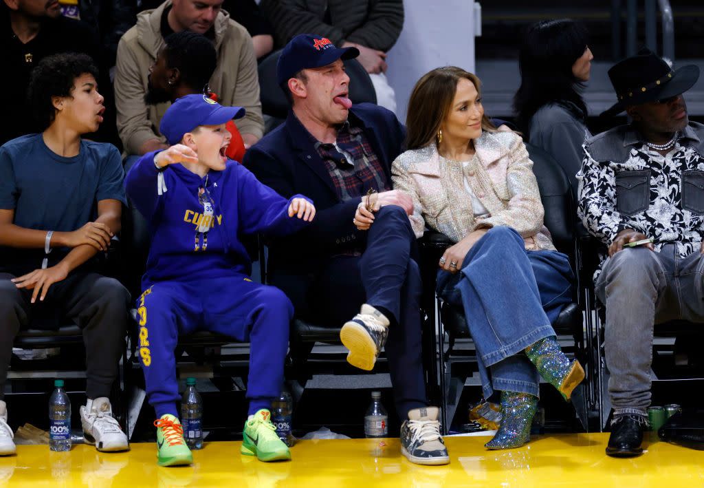 celebrities at the los angeles lakers game