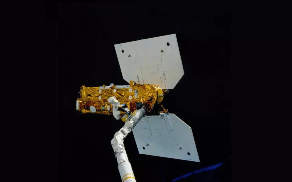 spacecraft and satellite