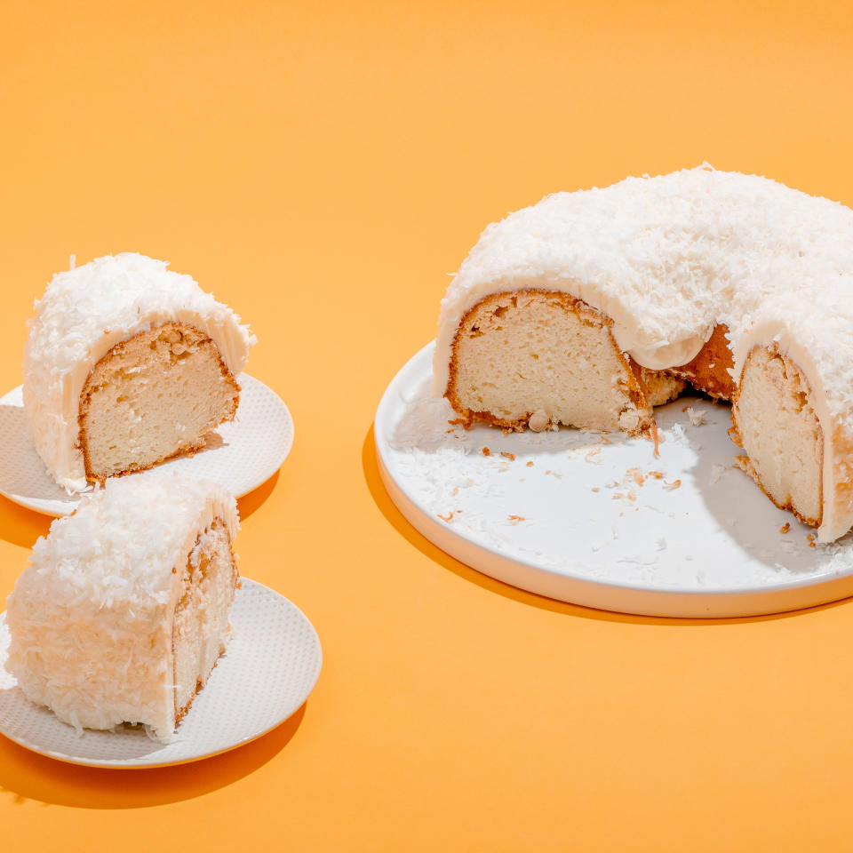 Doan's Bakery's White Chocolate Coconut Bundt Cake (Photo: Goldbelly)