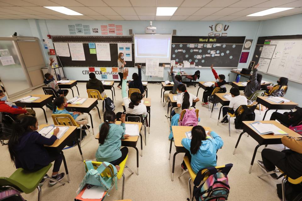 Elizabeth Edkin teaches 3rd grade English and language arts class at Sheffield Elementary School on Tuesday, Oct. 19, 2021. 