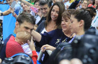 <p>Michael Phelps (USA) of USA greets his mother Debbie, fiance Nicole Johnson and their son Boomer after he won the gold medal. REUTERS/Dominic Ebenbichler </p>