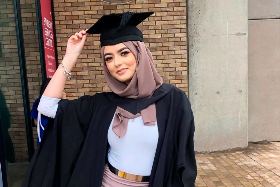 Amani Liaquat graduated with a first-class honours degree in law from the University of Leicester. Dreaming of becoming a social worker, her life was 'turned upside down' when she was later diagnosed with a brain tumour on her 22nd birthday. (Supplied: Brain Tumour Research)