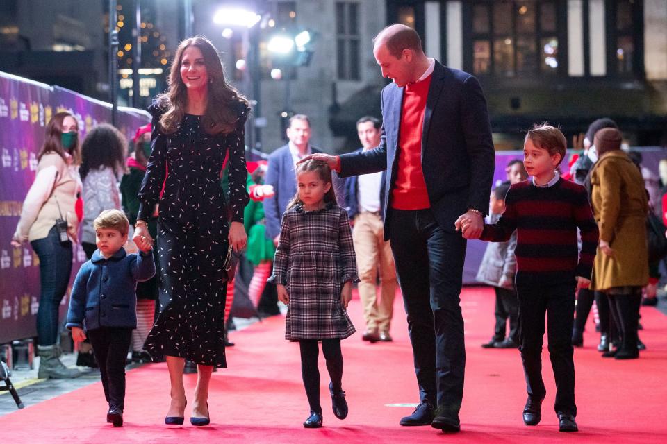 Britain's Prince William, Duke of Cambridge, his wife Britain's Catherine, Duchess of Cambridge, and their children Britain's Prince George of Cambridge (R), Britain's Princess Charlotte of Cambridge (3rd L) and Britain's Prince Louis of Cambridge (L) arrive to attend a special pantomime performance of The National Lotterys Pantoland at London's Palladium Theatre in London on December 11, 2020, to thank key workers and their families for their efforts throughout the pandemic. (Photo by Aaron Chown / POOL / AFP) (Photo by AARON CHOWN/POOL/AFP via Getty Images)