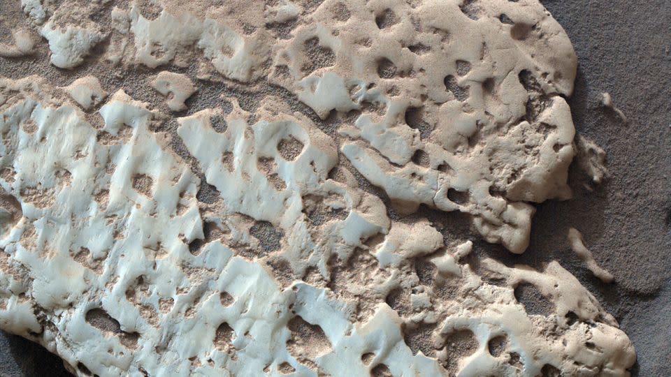 Curiosity captured this close-up image of a rock nicknamed “Snow Lake” on June 8. It's similar in appearance to the rock crushed by the rover that contained elemental sulfur. - NASA/JPL-Caltech/MSSS
