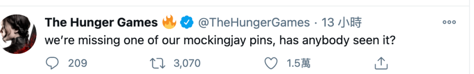 《飢餓遊戲》官方推特都發文，表示他們的別針不見了。（翻攝自The Hunger Games官方推特）