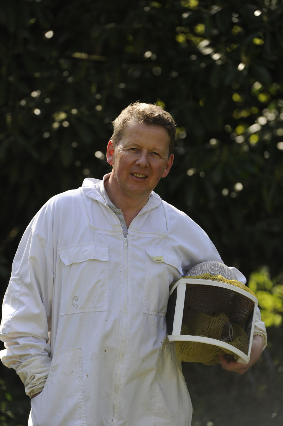 BBC TV presenter Bill Turnbull. A bee keeper at his home in Buckinghamshire, England. (Photo by Paul Hackett/In Pictures/Corbis via Getty Images)