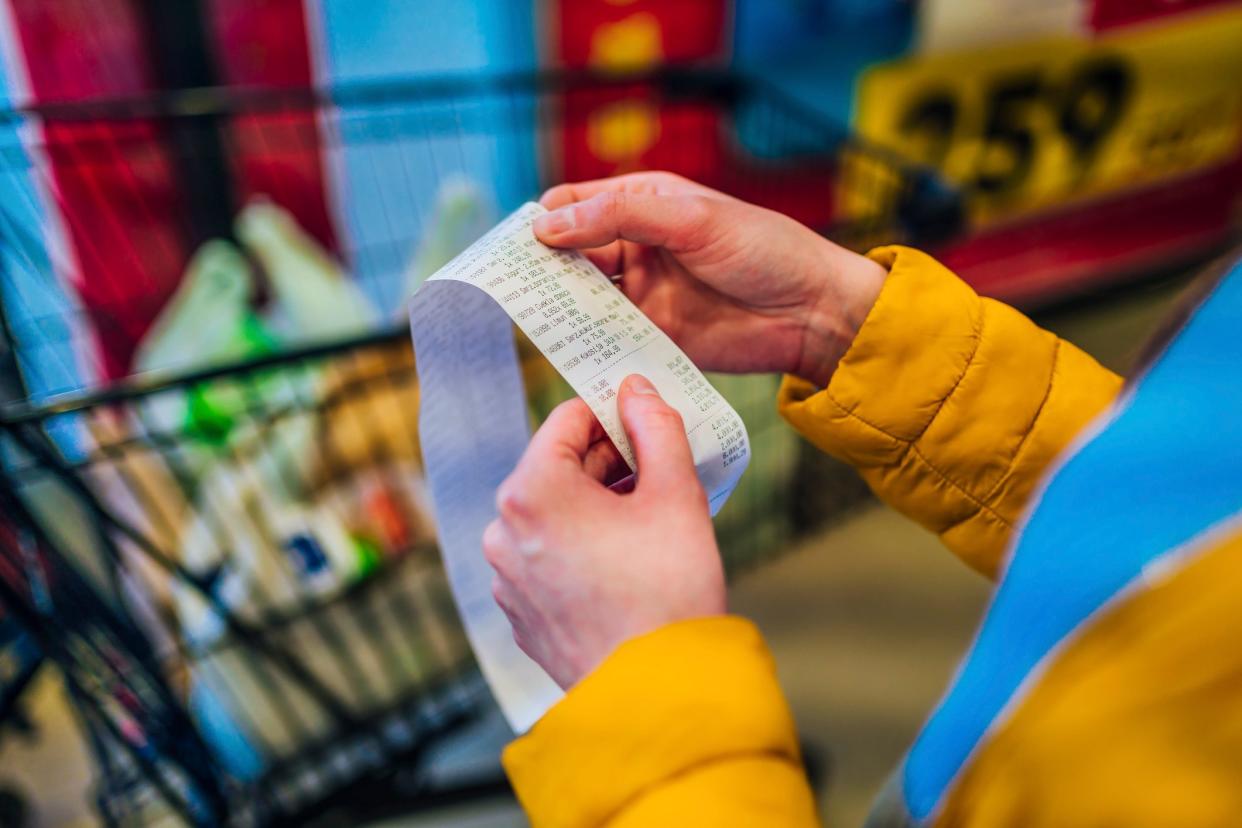 Lebensmittel werden aufgrund der hohen Inflation immer teurer und belasten die Verbraucher finanziell.  - Copyright: LordHenriVoton via Getty Images