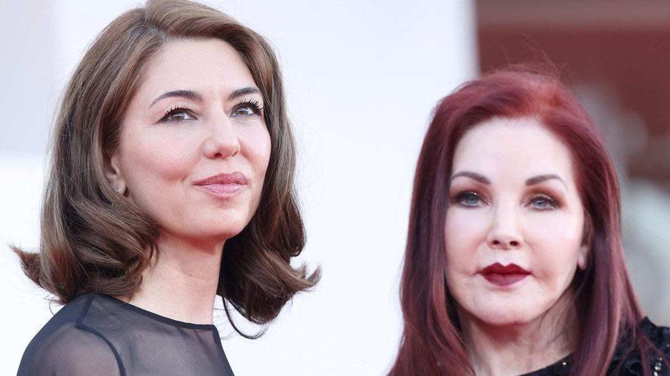 Sofia Coppola (izq.) y Priscilla Presley