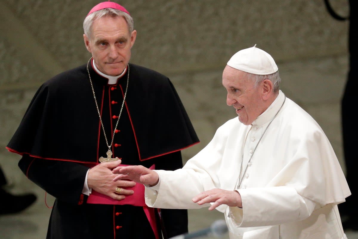 PAPA FRANCISCO-BENEDICTO XVI (AP)