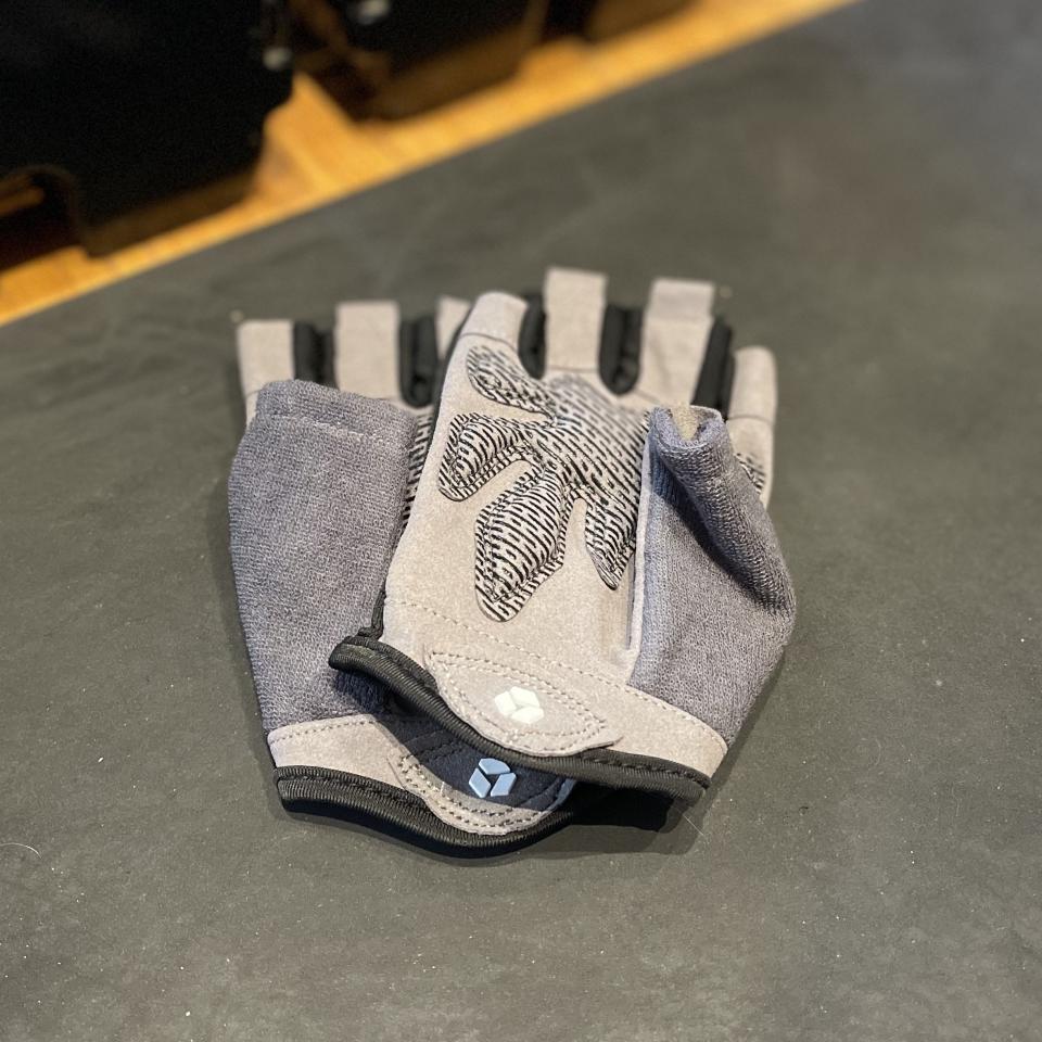 the lifect weightlifting gloves in grey