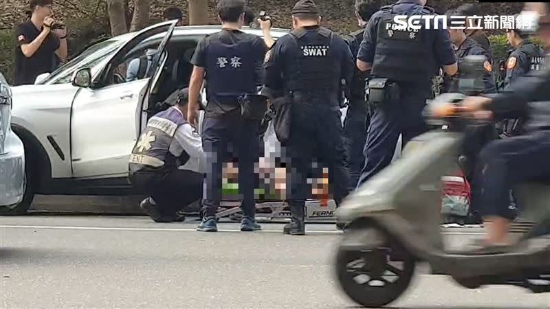 高雄警圍李姓綁匪因，警匪槍擊現場曝光。（圖／翻攝畫面）