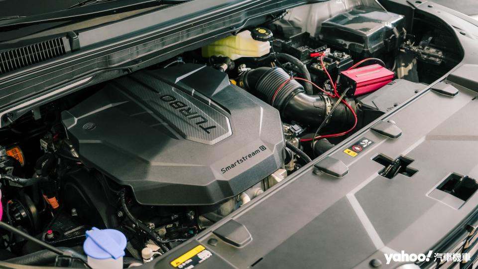 2.2升直列四缸Smartstream渦輪增壓柴油引擎帶來14.4km/L的平均油耗。