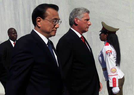 Chinese Premier Li Keqiang walks near Cuba's Vice President Miguel Diaz Canel after a wreath laying ceremony for Cuba's independence hero Jose Marti at Revolution Square in Havana, Cuba September 24, 2016. REUTERS/Enrique de la Osa