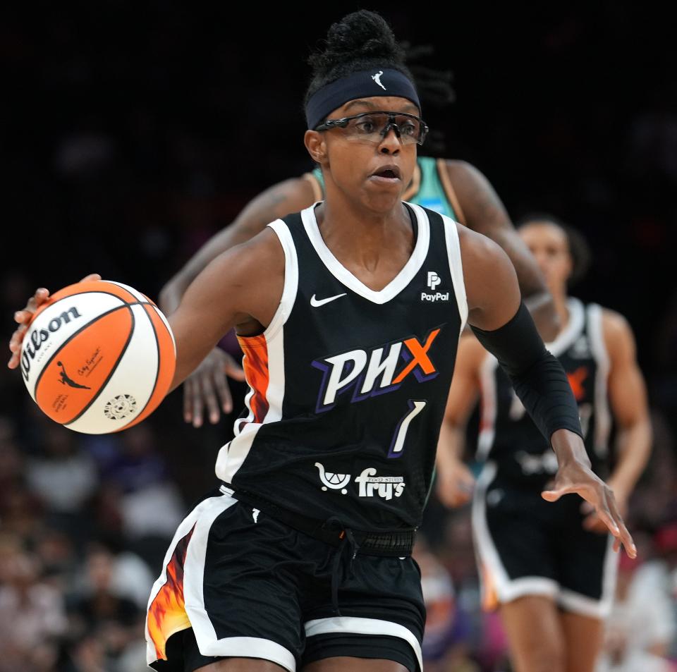 Aug 6, 2022; Phoenix, Ariz.; Phoenix Mercury guard Diamond DeShields (1) brings the ball up court against the New York Liberty at Footprint Center. Mandatory Credit: Joe Rondone-Arizona Republic