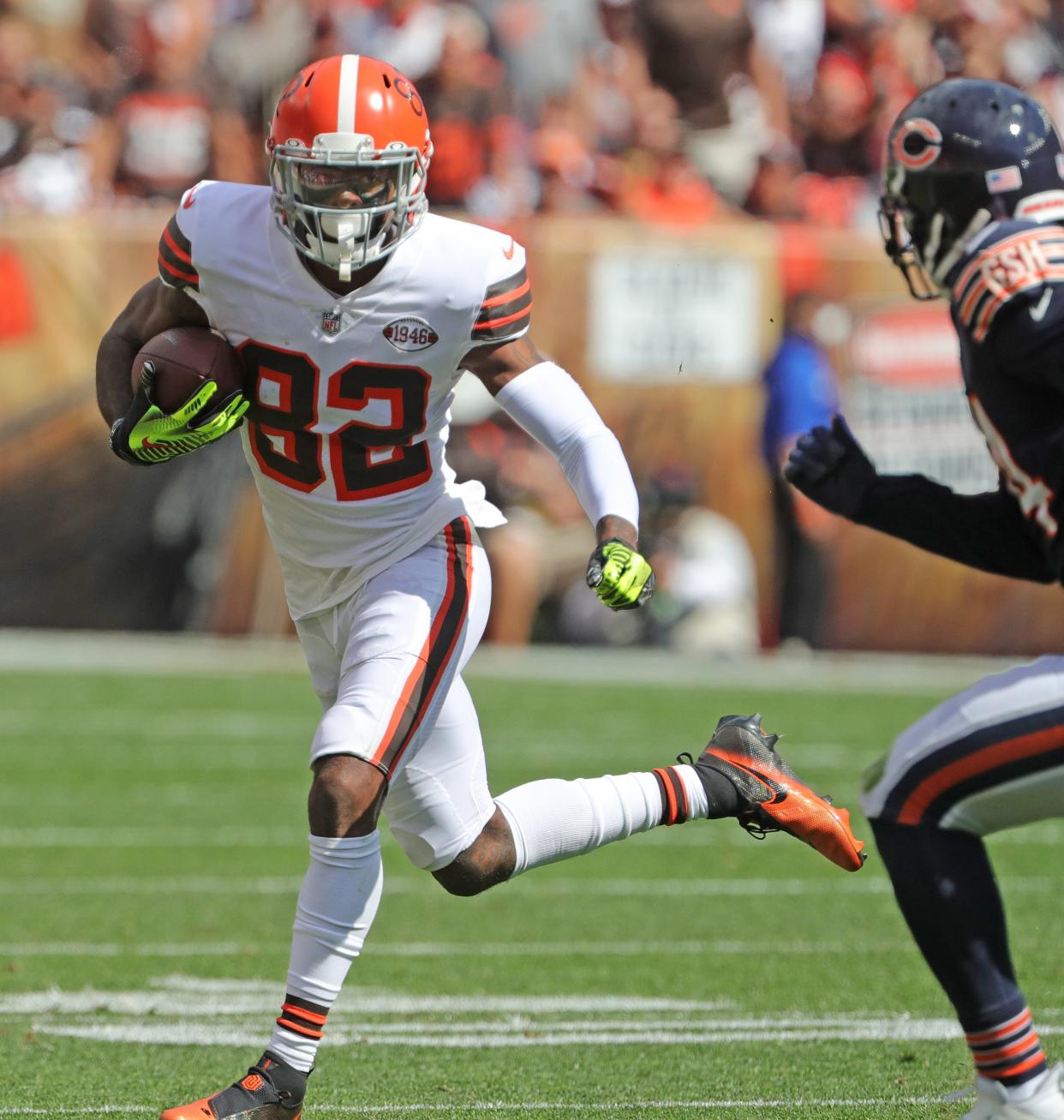 Cleveland Browns Rashard Higgins runs after a catch against the Chicago Bears on Sunday, Sept. 26, 2021 in Cleveland, Ohio, at FirstEnergy Stadium. The Browns won the game 26-6.  [Phil Masturzo/ Beacon Journal] 