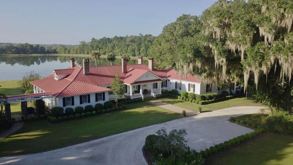 The main house on Tomotley Plantation.