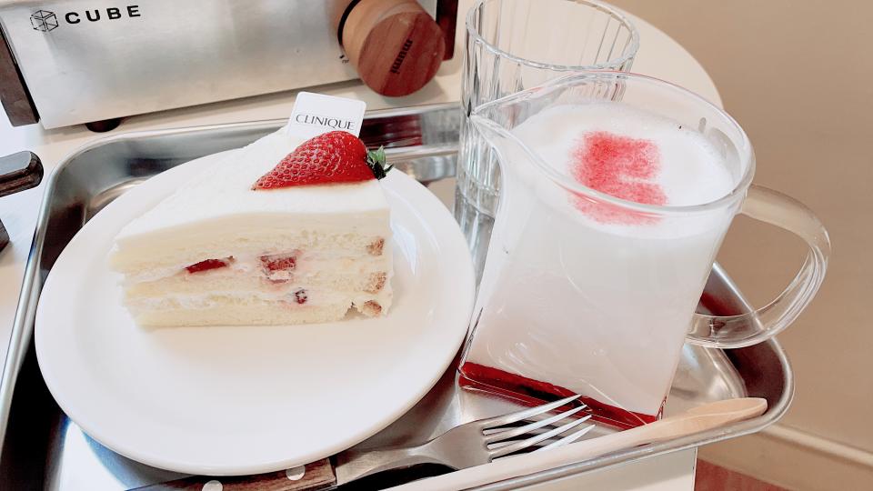 夢幻的草莓蛋糕和草莓牛奶，光看就覺得好夢幻！