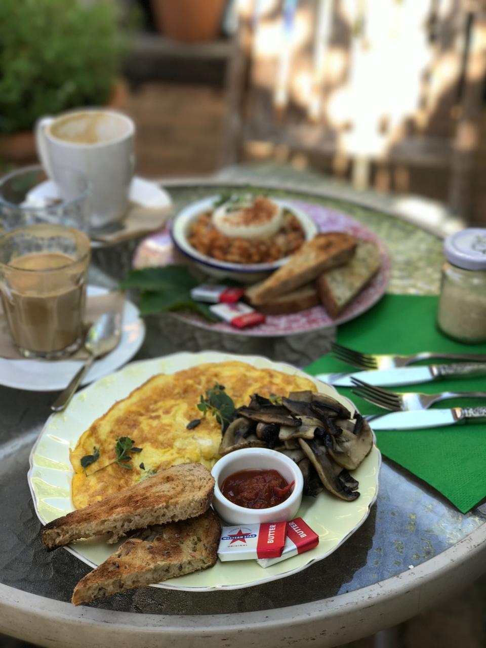 Artisan on Lewis’ omelet with chutney and locally grown mushrooms. Photo: Yahoo Lifestyle Australia