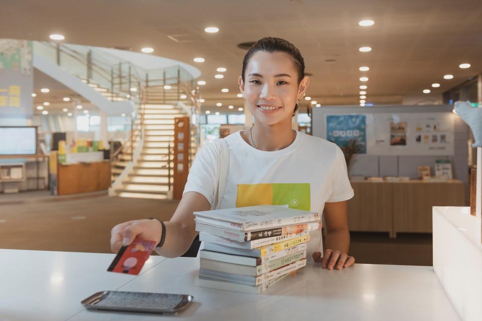 世界羽壇球后戴資穎獻出線上說書處女秀。   圖：高雄市立圖書館/提供