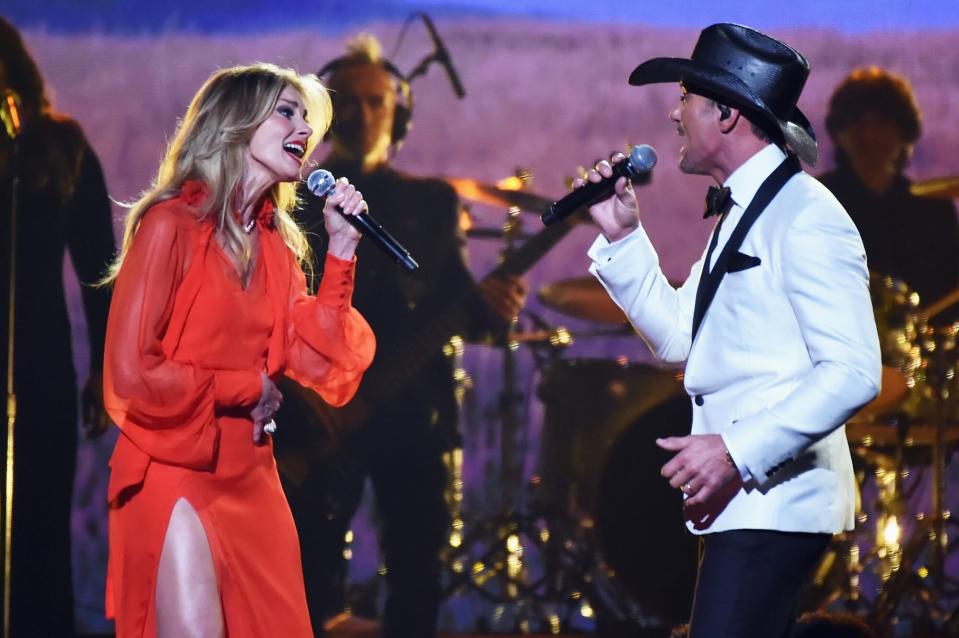 NASHVILLE, TN - NOVEMBER 08: (FOR EDITORIAL USE ONLY) Faith Hill and Tim McGraw perform onstage at the 51st annual CMA Awards at the Bridgestone Arena on November 8, 2017 in Nashville, Tennessee. (Photo by Rick Diamond/Getty Images)