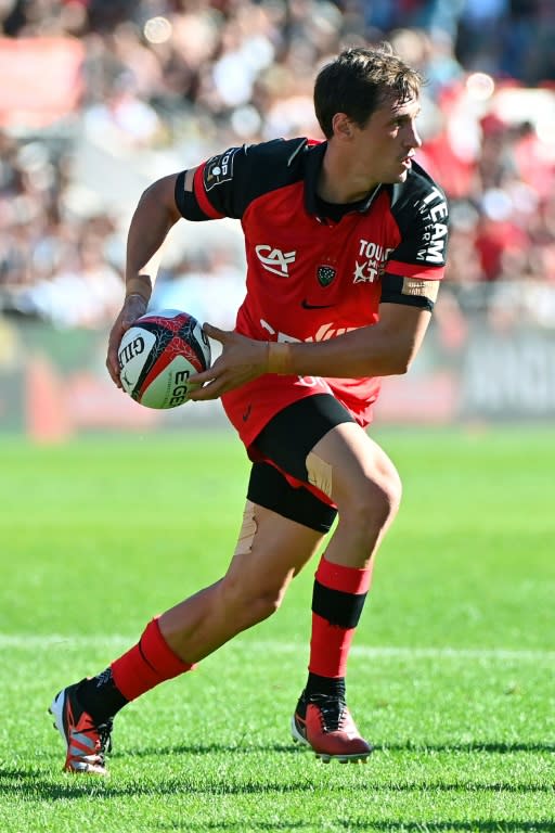 Le demi de mêlée de Toulon Baptiste Serin lors du match du Top 14 entre le Rugby Club Toulonnais (Toulon) et le LOU au Stade Mayol de Toulon le 11 mai 2024 (Sylvain THOMAS)