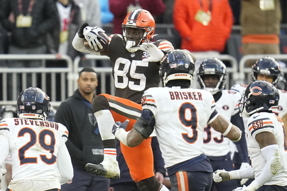 Cleveland Browns tight end David Njoku (85) jumps trying to avoid a tackle in the second half of an NFL football game against the Chicago Bears in Cleveland, Sunday, Dec. 17, 2023. (AP Photo/Sue Ogrocki)