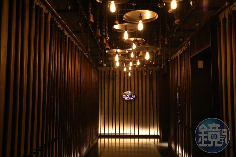 「卅二公館Mott32」位在The Standard Bangkok的2樓。