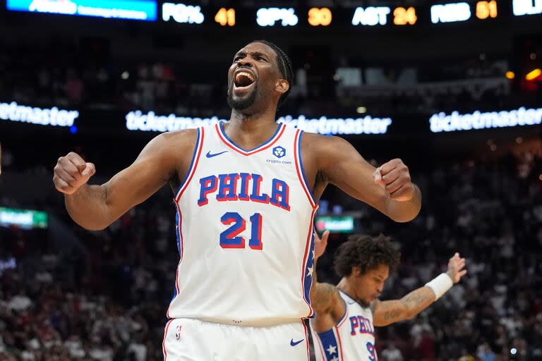 Joel Embiid, el gigante de los Sixers, debutará en la selección de los Estados Unidos (AP Foto/Marta Lavandier)