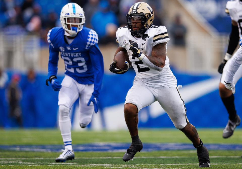 Nov 12, 2022; Lexington, Kentucky, USA; Vanderbilt Commodores running back Ray Davis (2) runs the ball during the third quarter against the Kentucky Wildcats at Kroger Field. Mandatory Credit: Jordan Prather-USA TODAY Sports