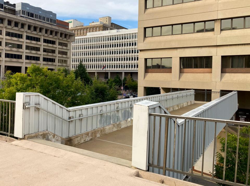 A pedestrian bridge spanning Eighth Street, located next to the Louis L. Redding City/County Building, seen Wednesday, Aug. 30, 2023. A city assessment studying compliance with the Americans with Disabilities Act notes the bridge should have a ramp and conforming handrails for improved access.