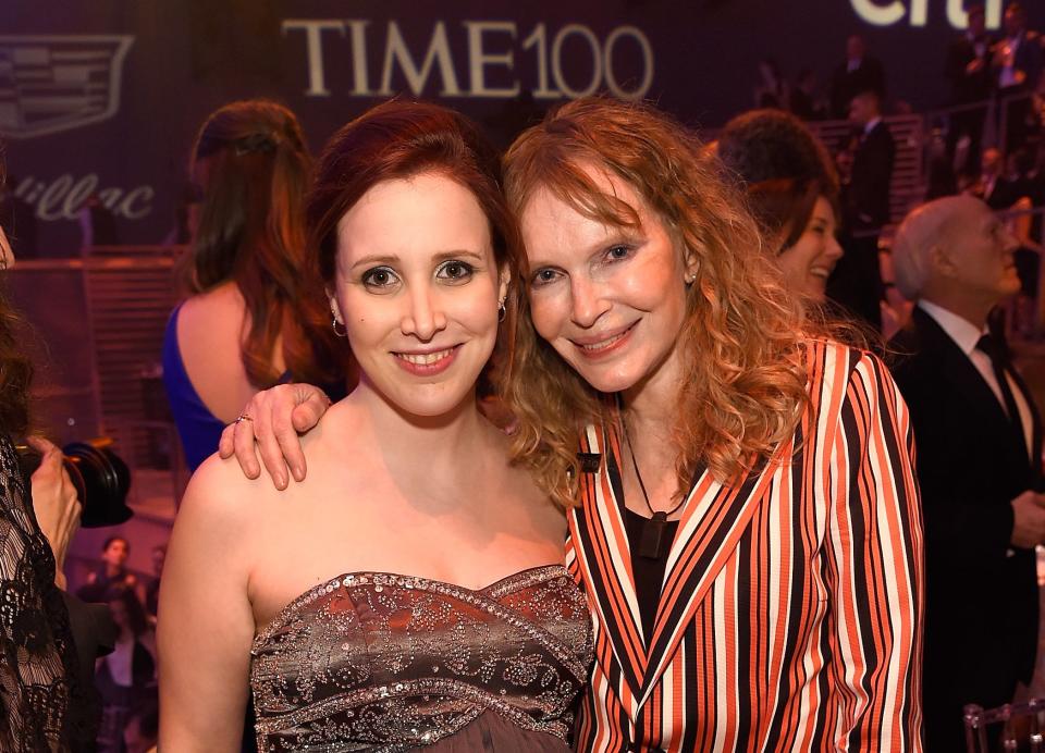 Dylan Farrow (left), with her mother Mia Farrow, in 2016. (Photo: Kevin Mazur via Getty Images)