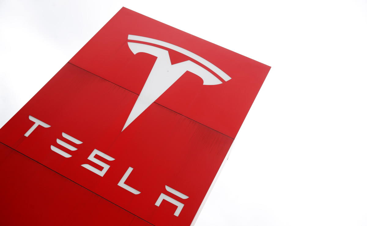 Tesla wins lawsuit over Autopilot Model S crash - engadget.com