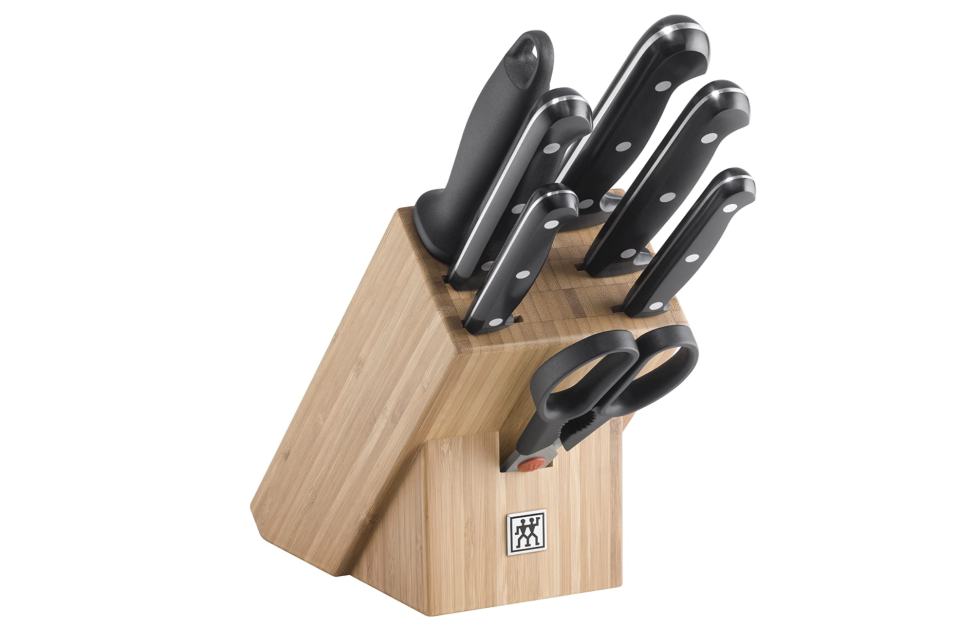 Scharfe Messer sind für jeden guten Koch ein Must-Have. Dieser Messerblock und weitere Zwilling-Klassiker sind aktuell reduziert auf Amazon (Bild: Amazon).