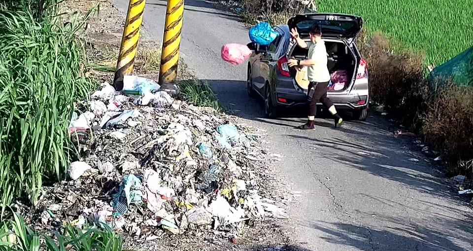 ▲水資源處在縣內各地區域排水建置了一系列被稱為「天眼」的移動攝影機，24小時蒐證取締偷倒垃圾。（彰化縣政府提供）