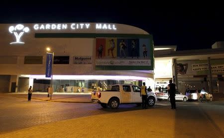 Workers evacuate the Garden City shopping Mall in Kenya's capital Nairobi, September 8, 2015. REUTERS/Thomas Mukoya