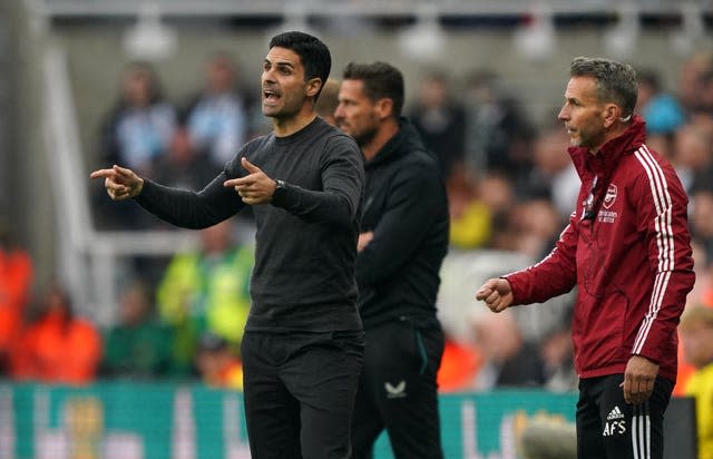 Arsenal manager Mikel Arteta watches on 