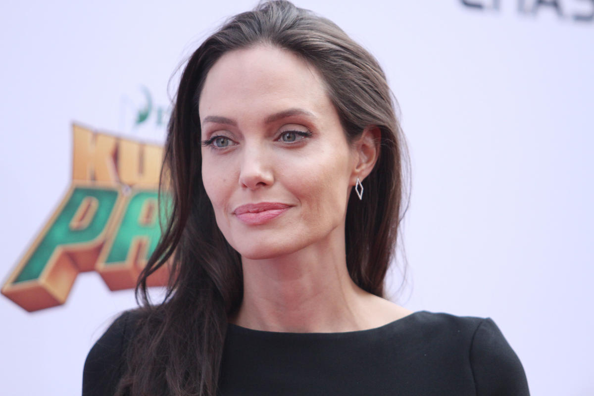 Angelina Jolie In Talks To Board Kenneth Branaghs ‘murder On The Orient Express