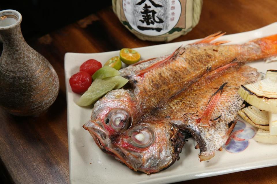 「紅喉」是宜蘭大溪漁港送來的野釣海鮮，肉質又嫩又甜。（時價，圖中約1,280元／份）