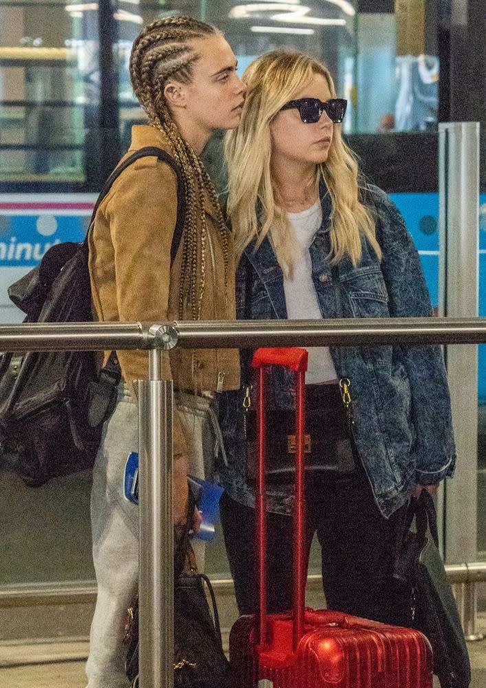 Delevingne y Benson en Heathrow.