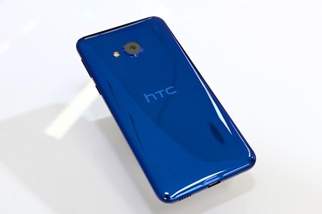 HTC U Ultra、U Play 正式發表，18 日開始預購