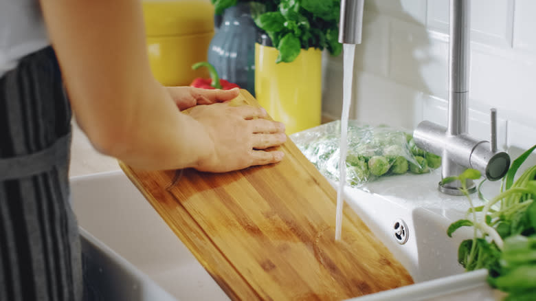 washing cutting board