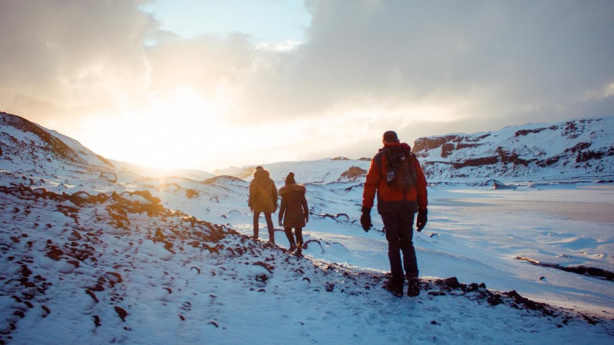 El mejor equipo para senderismo y raquetas de nieve este invierno