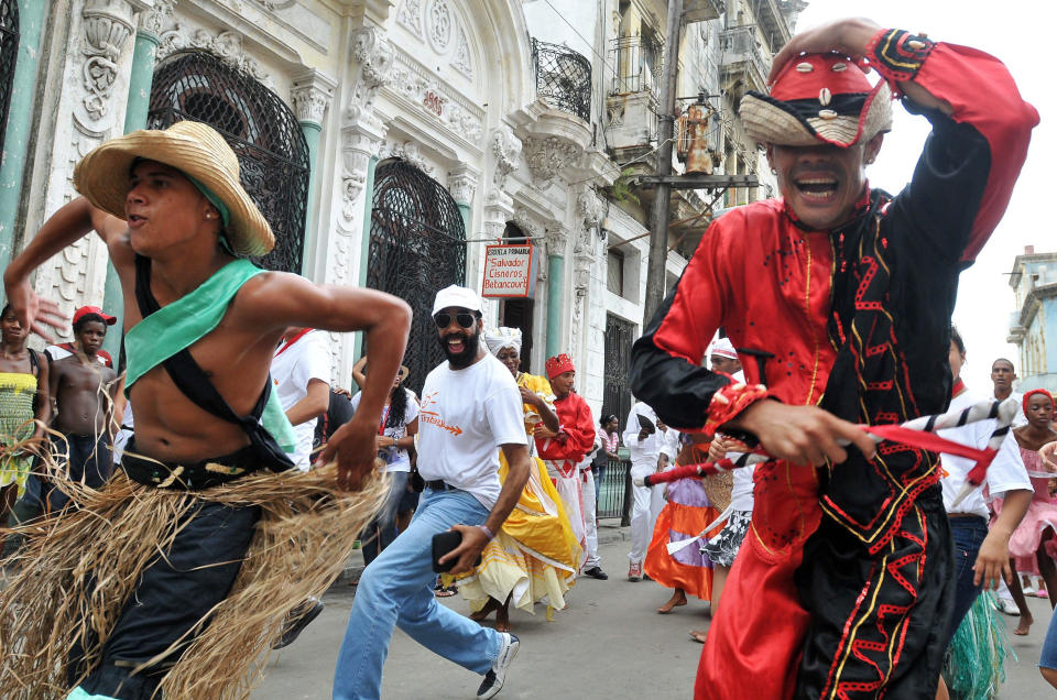Auch die kubanische Rumba steht fortan auf der Liste des Immateriellen Kulturerbes. Hierbei handle es sich nicht nur um einen Tanz, sondern vor allem um einen ganz besonderen Musikstil, der von den Armenvierteln Kubas aus die gesamte Insel erobert habe, so die UNESCO.