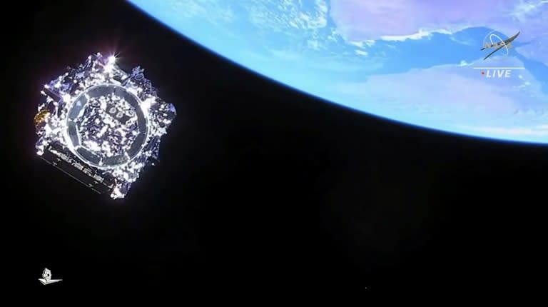Image fournie par la Nasa, le 25 décembre 2021, du télescope spatial James Webb se séparant de la fusée Ariane 5 après le décollage du Centre spatial de Kourou, en Guyane (AFP/-)