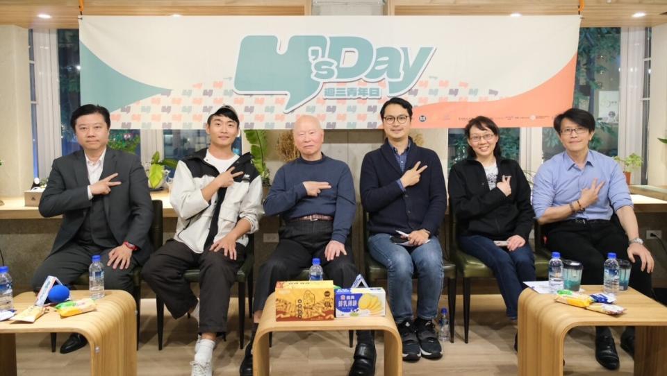 Y’s Day「週三青年日」20日舉辦「形塑認識中國的方法論：台灣的不同世代如何看見中國」座談。圖由左至右：吳峻鋕、李文成、許信良、馬準威、周嘉辰、董思齊。(台灣智庫提供)