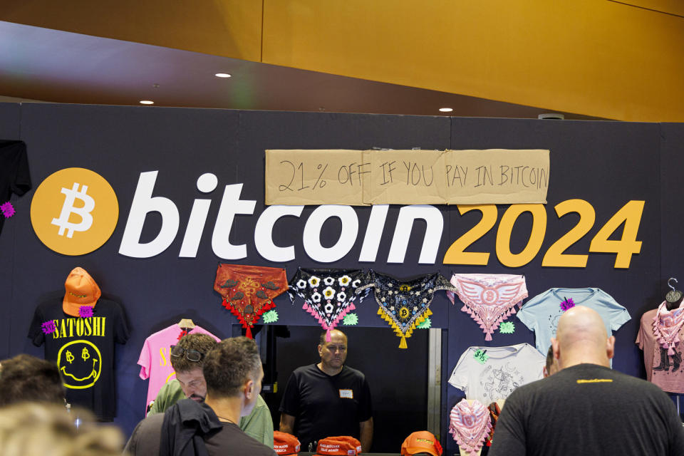 A vendor booth.  (Brett Carlsen/Bloomberg via Getty Images)