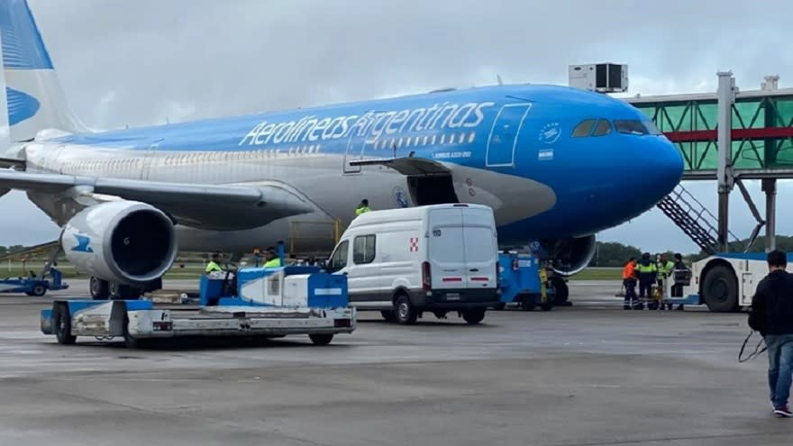 El nuevo acuerdo salarial garantiza los servicios de Aerolíneas Argentinas durante el fin de semana largo.