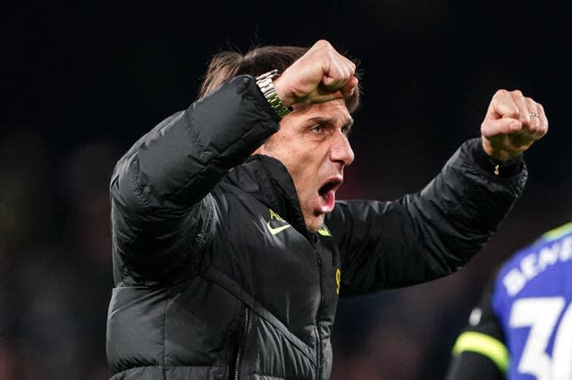 Antonio Conte celebrates the win at Fulham