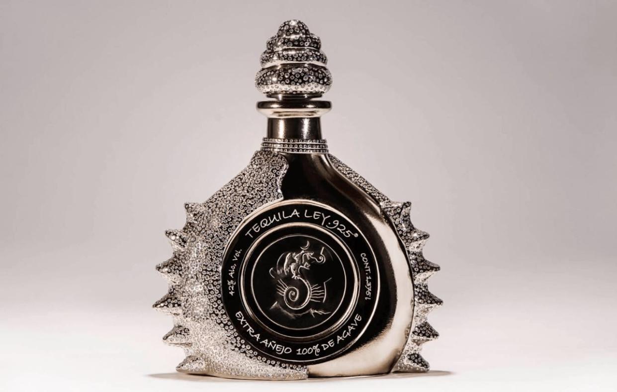 Bottle of Tequila Ley .925 Diamante