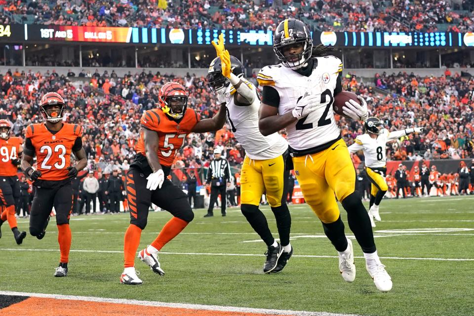 Pittsburgh Steelers running back Najee Harris (22) scores during the second half of an NFL football game against the Cincinnati Bengals in Cincinnati, Sunday, Nov. 26, 2023. (AP Photo/Carolyn Kaster)